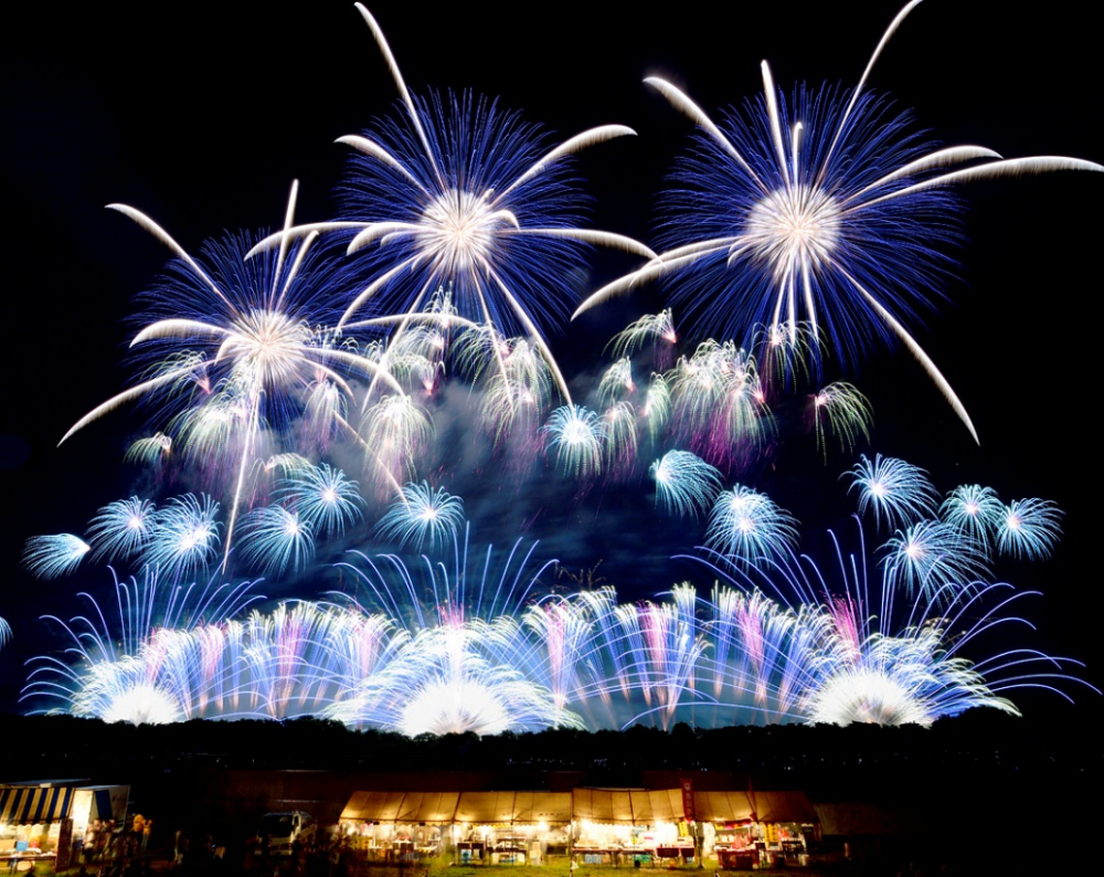 Beniya Aoki Fireworks, toko kembang api veteran yang pertama kali menyalakan kembang api dengan perpecahan dari delapan lapis inti di Tokyo
