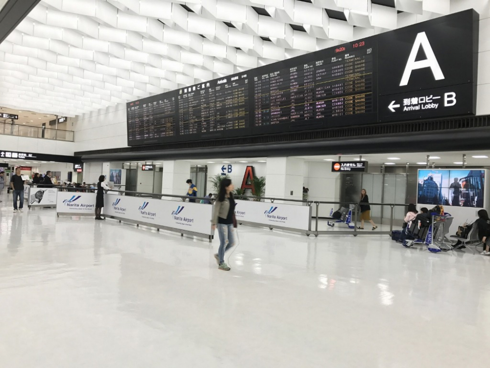 lobi kedatangan A Terminal 2 Bandara Narita