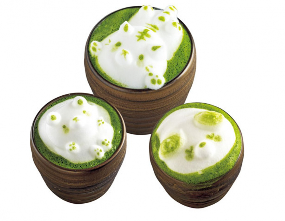 “Marokoi Matcha Latte 3D Art”, teh hijau dengan busa café latte 3D art (700 yen per item) / Saryo Suisen Takatsuji-honten
