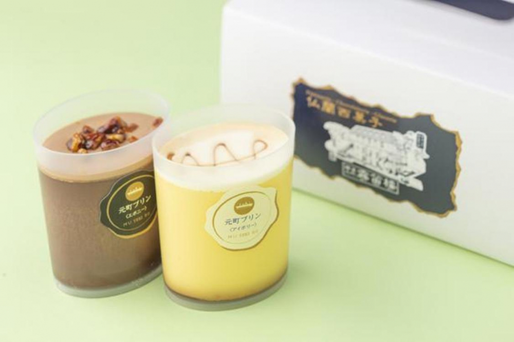 Produk dari Yokohama Motomachi Mutekiro Furansugashi-ten. “Ebony” (kiri) adalah puding cokelat dan “Ivory” (kanan) adalah puding bergaya crème brulee yang lembut dan meleleh di mulut 
