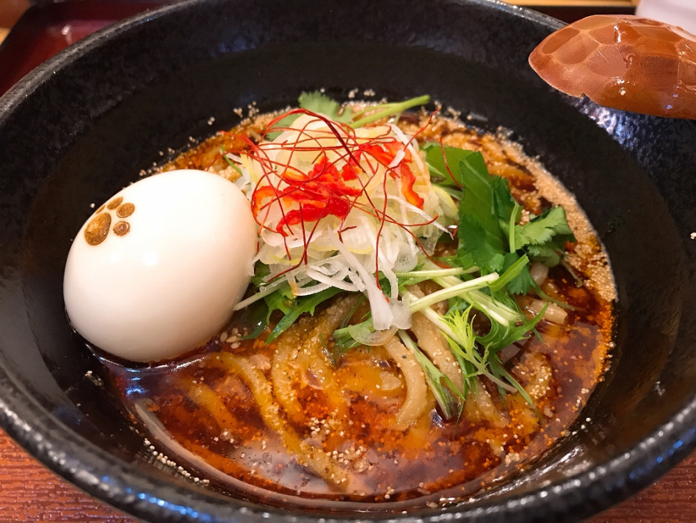 “Spicy Chicken and Sesame Ramen” seharga 850 yen