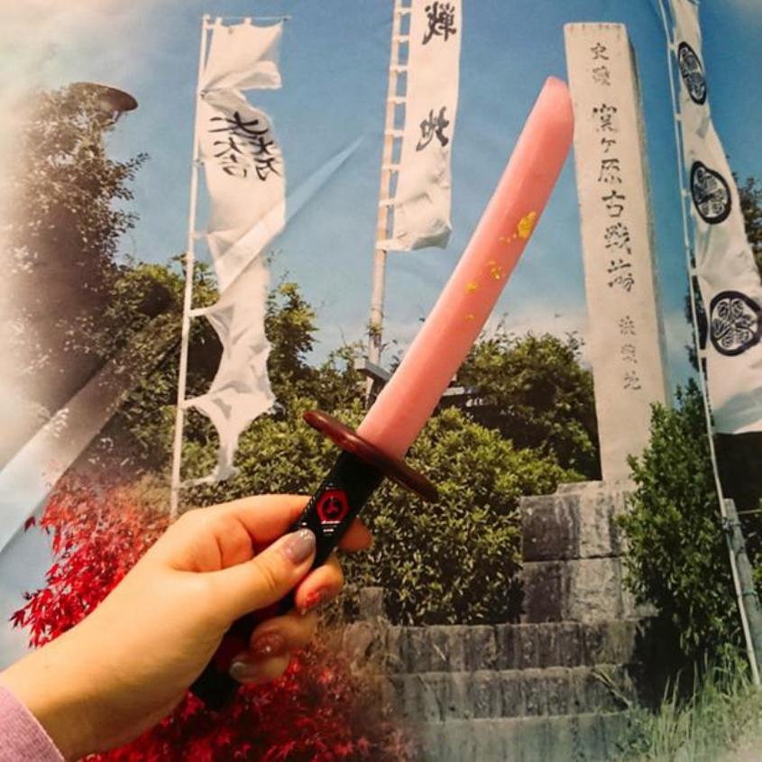 “Katana Ice～Sakura～” dari “Wagashidokoro Sekishi Toraya” (1000 yen)
