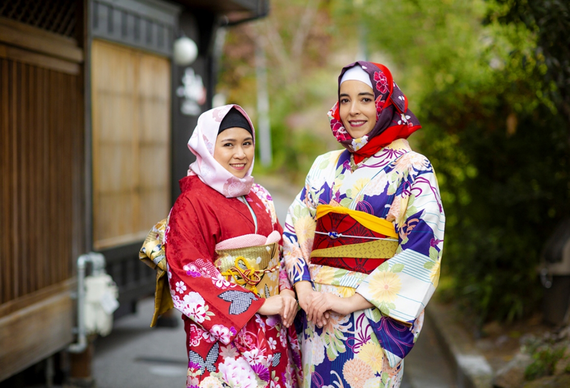 Kimono Hijab dengan Motif Tradisional Jepang 