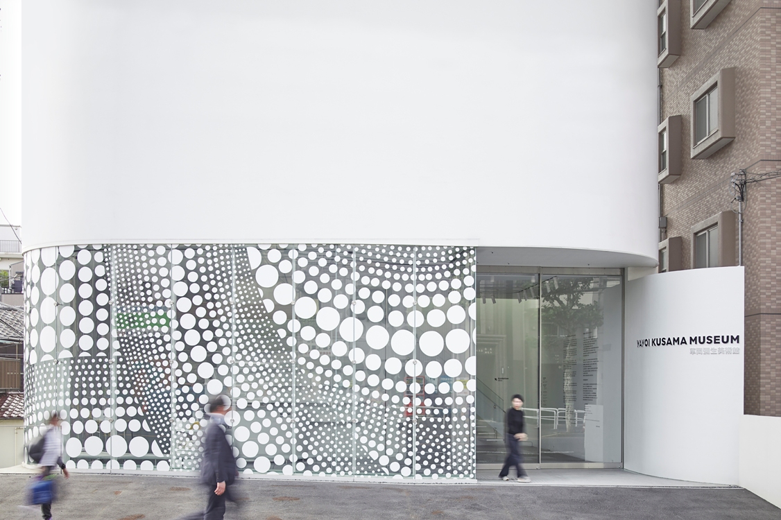 Eksterior museum lantai 1F (Photo by Shintaro Ono/Nippon Design Center, Inc.)