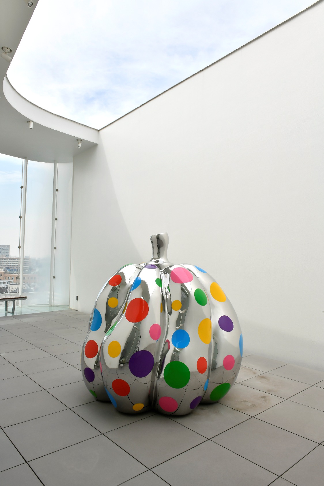 PUMPKIN 2015, Stainless steel, cat urethane, 173.7 x ø182.2cm 