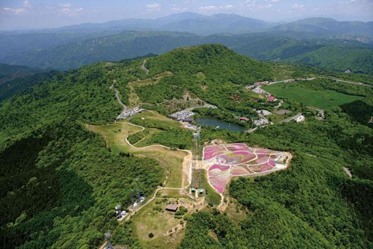 Pemandangan spektakuler dari puncak Gunung Hagitaro