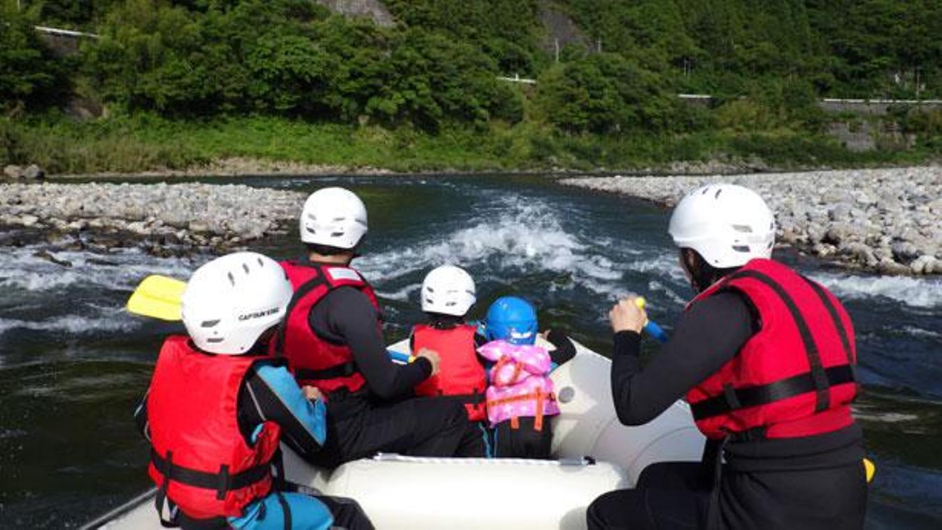 Rafting bisa dilakukan sepanjang tahun. Musim paling sibuk dari tempat berkemah ini adalah mulai musim semi hingga Golden Week. 