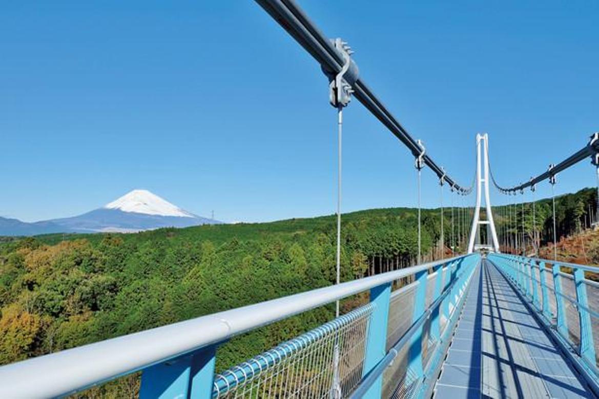 Keindahan panorama nan luas dari jembatan gantung dengan panjang 400 meter ini akan membuat perasaan kamu berdebar.