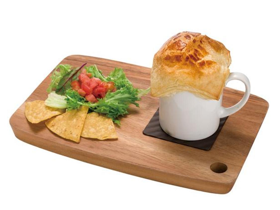 “Sea Cloud Pie Soup” (850 yen) yang berisi nemagaridake (sejenis rumput bambu) yang merupakan produk khas setempat
