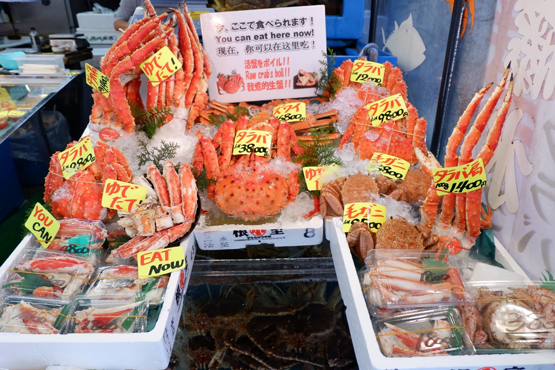 Kamu juga bisa membeli seafood segar dan minta langsung dimasak