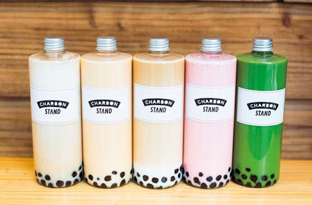 Salah satunya Creamy Matcha Milk dan Berry Milk (masing-masing 648 yen), dijual dalam botolan untuk dibawa pulang