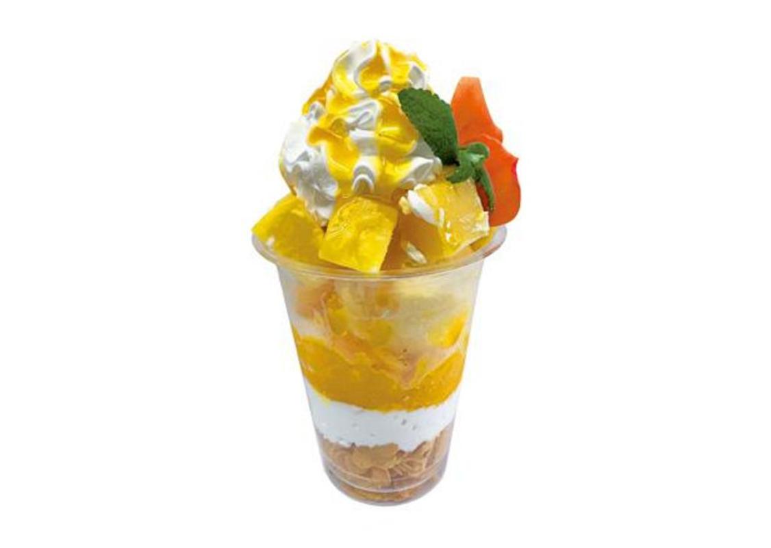 “Mango Parfait” sajian minuman berisi irisan manga, es vanilla, es manga, dan krim yang melimpah (800yen)