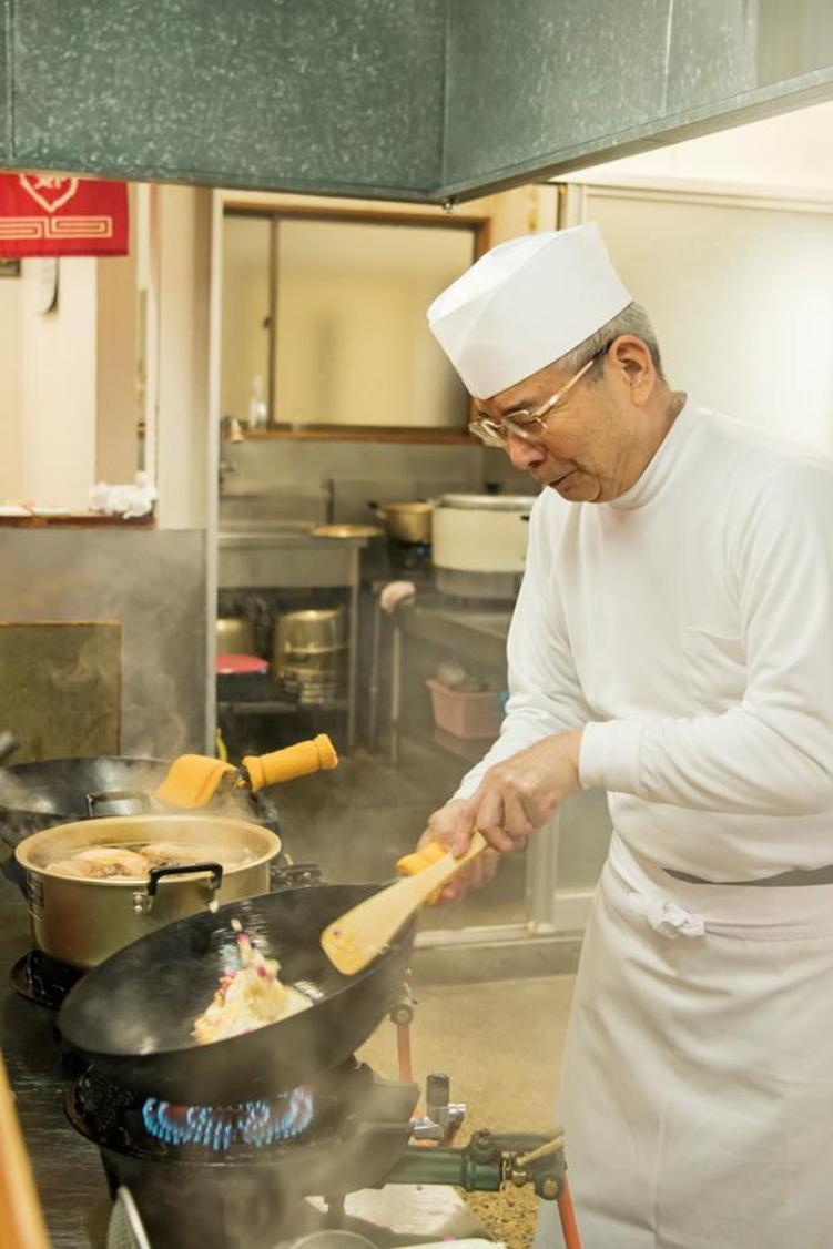 Pengelola kedai terkenal dengan kecintaannya pada ramen!