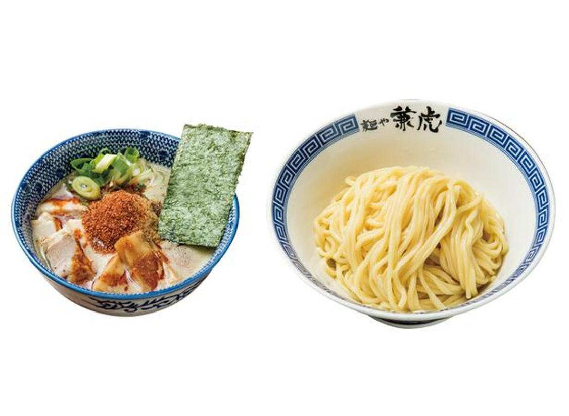Karakara Tsukemen yang populer berisi minyak ikan bonito dan bubuk ikan yang pedas memiliki rasa seafood yang kuat. 