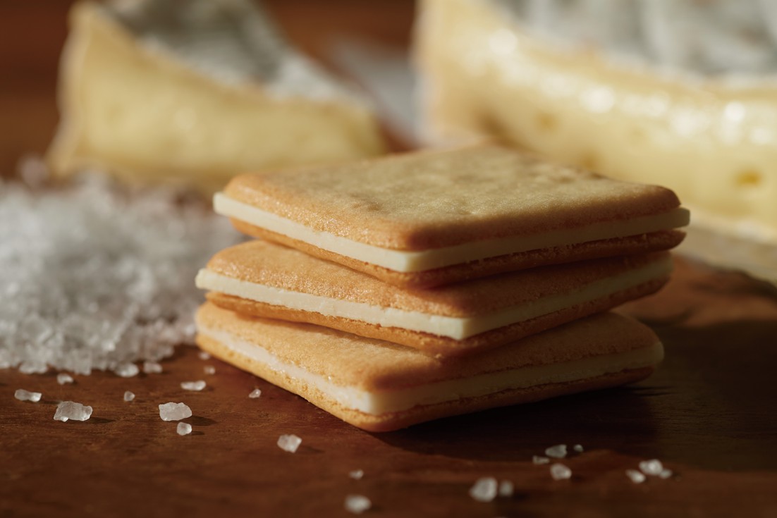 Salt & Camembert Cookies, (972 yen untuk 10 buah, 1.944 yen untuk 20 buah)