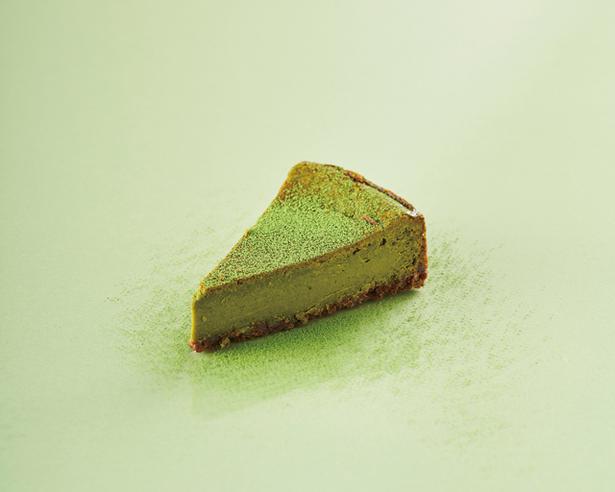 Baked Cheesecake dengan bahan Hoshino Matcha.