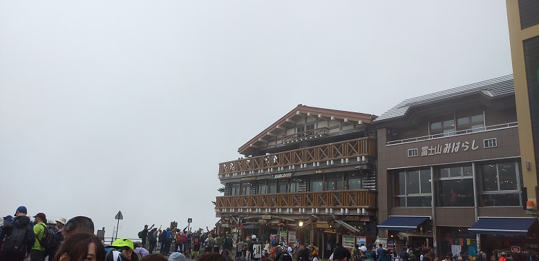 Mendaki Gunung Fuji.