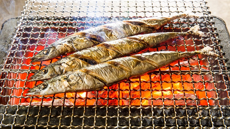 Ikan Sanma atau mackarel pike merupakan jenis ikan yang bisa ditangkap dalam jumlah besar pada musim gugur. 

