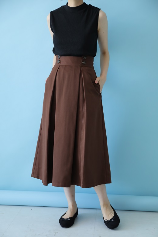 Waist button tack skirt dari earth music & ecology
