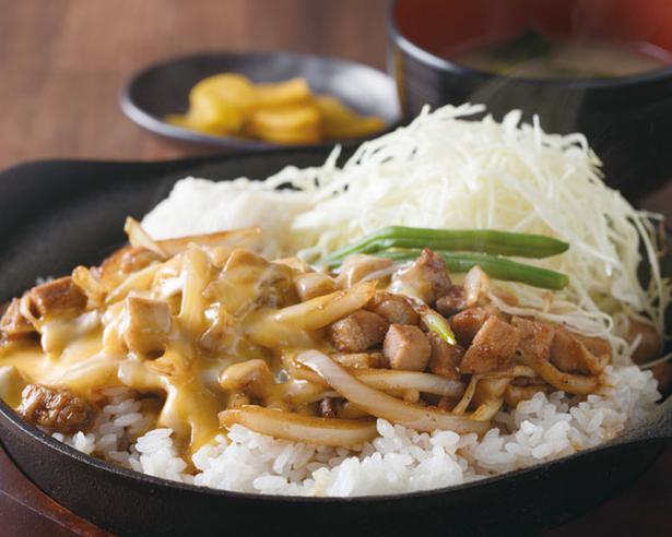 Porco Rice seharga 780 yen adalah pilihan menu lezat dengan daging dan keju.