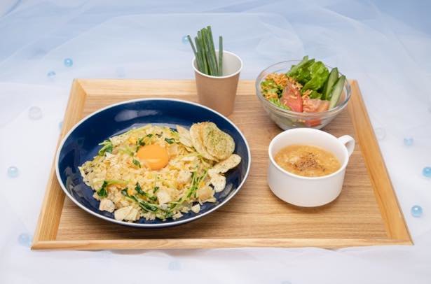 “Hina’s homemade Sesame Oil Scented Pea Sprouts and Potato Chip Fried Rice” seharga 1.490 yen