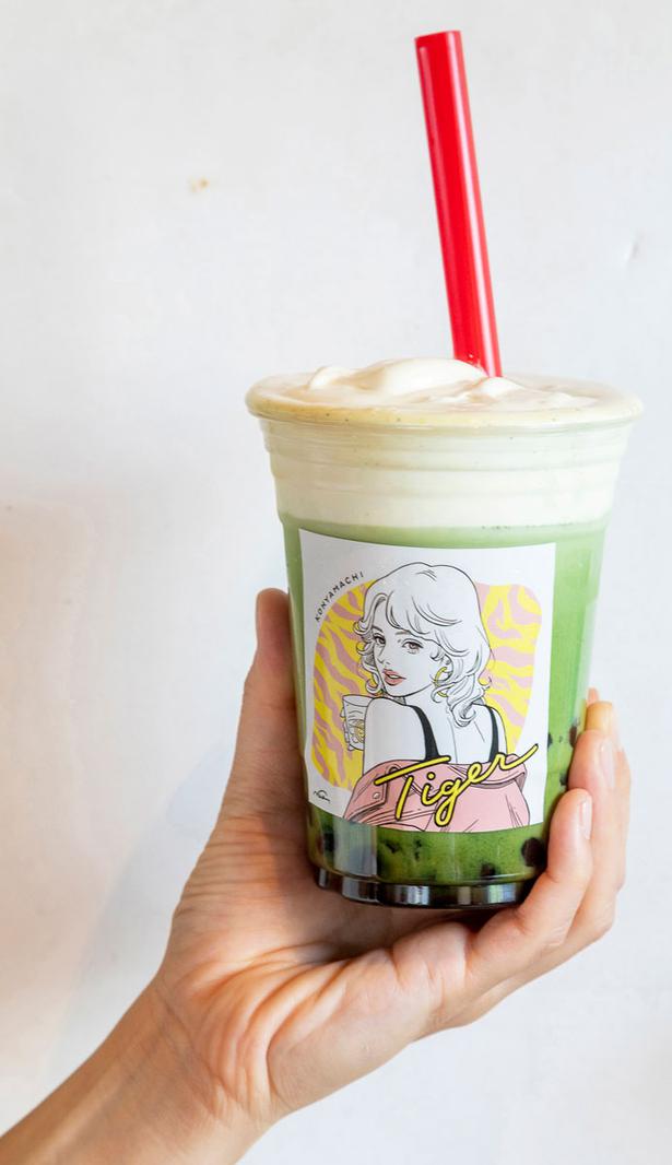 Teh Susu Kokuto Matcha yang dijual dengan harga 550 yen.