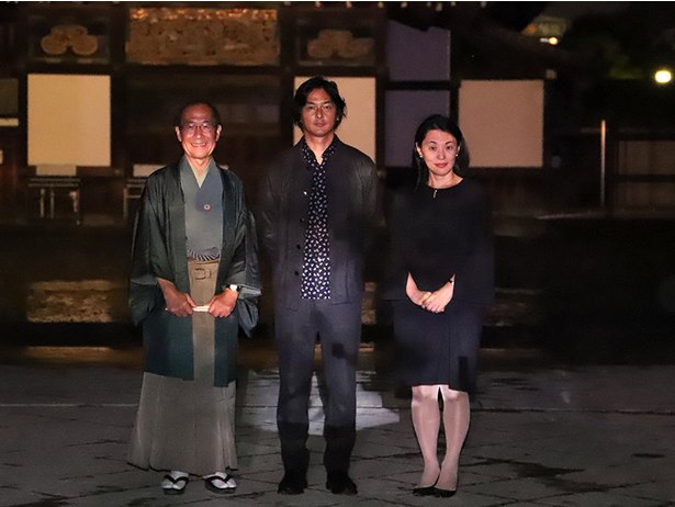 Walikota Kyoto, Daisaku Kadokawa, Ryotaro Muramatsu, dan Senko Ikenobo yang menghadiri upacara