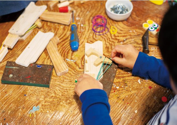 Program paling terkenal dari Ki no Omocha Orange Mura adalah menciptakan mainan kayu