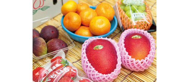Krim menambah kelezatan buah-buahan yang siap dimakan