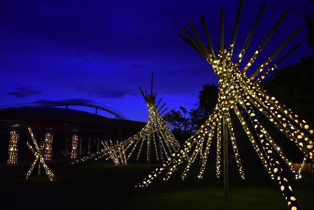 Bamboo lights akan menyala hanya sampai pukul 6:30 malam, jadi kamu jangan ketinggalan!