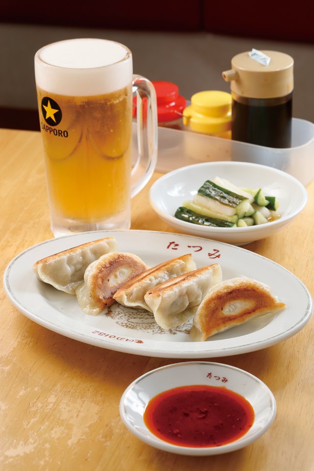 Set bir (dimulai dari 1,050 yen) terdiri dari makanan ringan, pangsit panggang, dan bir
