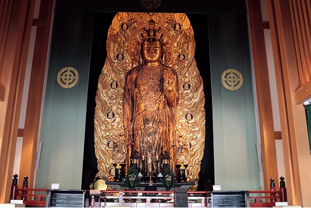 Honzon (gambar utama Buddha) ini disebut Juichimen Kannon (Kannnon yang berwajah sebelas).