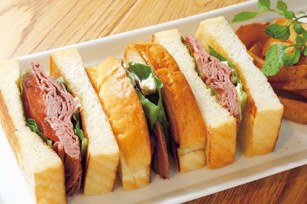 Sandwich sapi panggang (780 yen)
