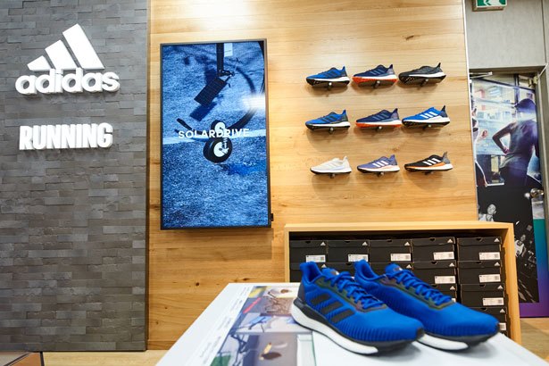 Kios Adidas baru ini menyediakan sepatu bagi pelari pemula hingga profesional.