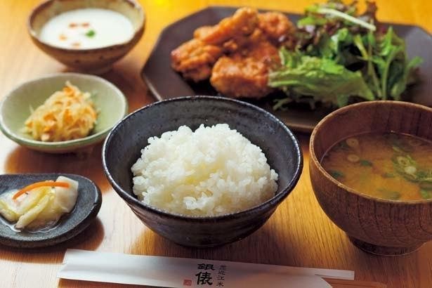 Paket ayam goreng tepung nasi Omi (1.435 yen, tersedia sepanjang tahun)