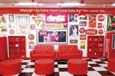 Pojok foto di pabrik Coca Cola Tokai ini sangat mirip dengan Museum Coca Cola di Atlanta.