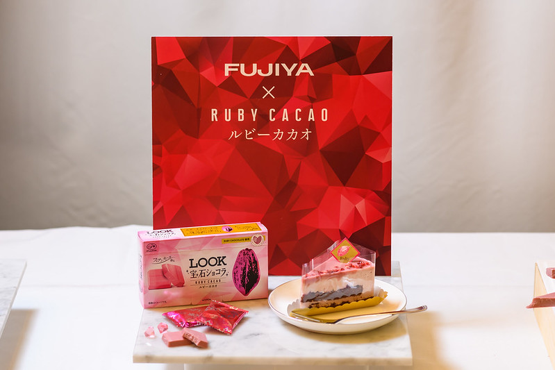 LOOK Jewel Chocolat (Ruby Cacao) and Ruby Cacao Cream Cake ~ With Framboise ~ by Fujiya