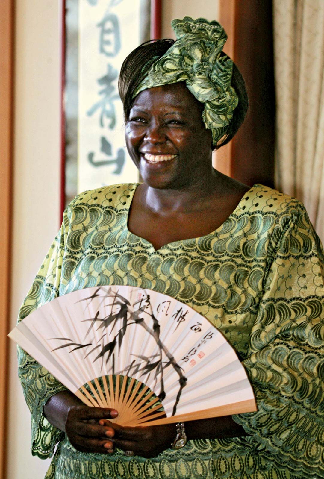 Wangari Maathai, penerima Penghargaan Nobel Perdamaian pertama dari Afrika, mengusung paham mottainai pada kampanye lingkungannya.