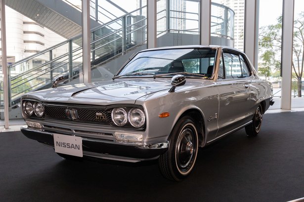 Generasi ke-3 Skyline, Hardtop 2000GT-X.