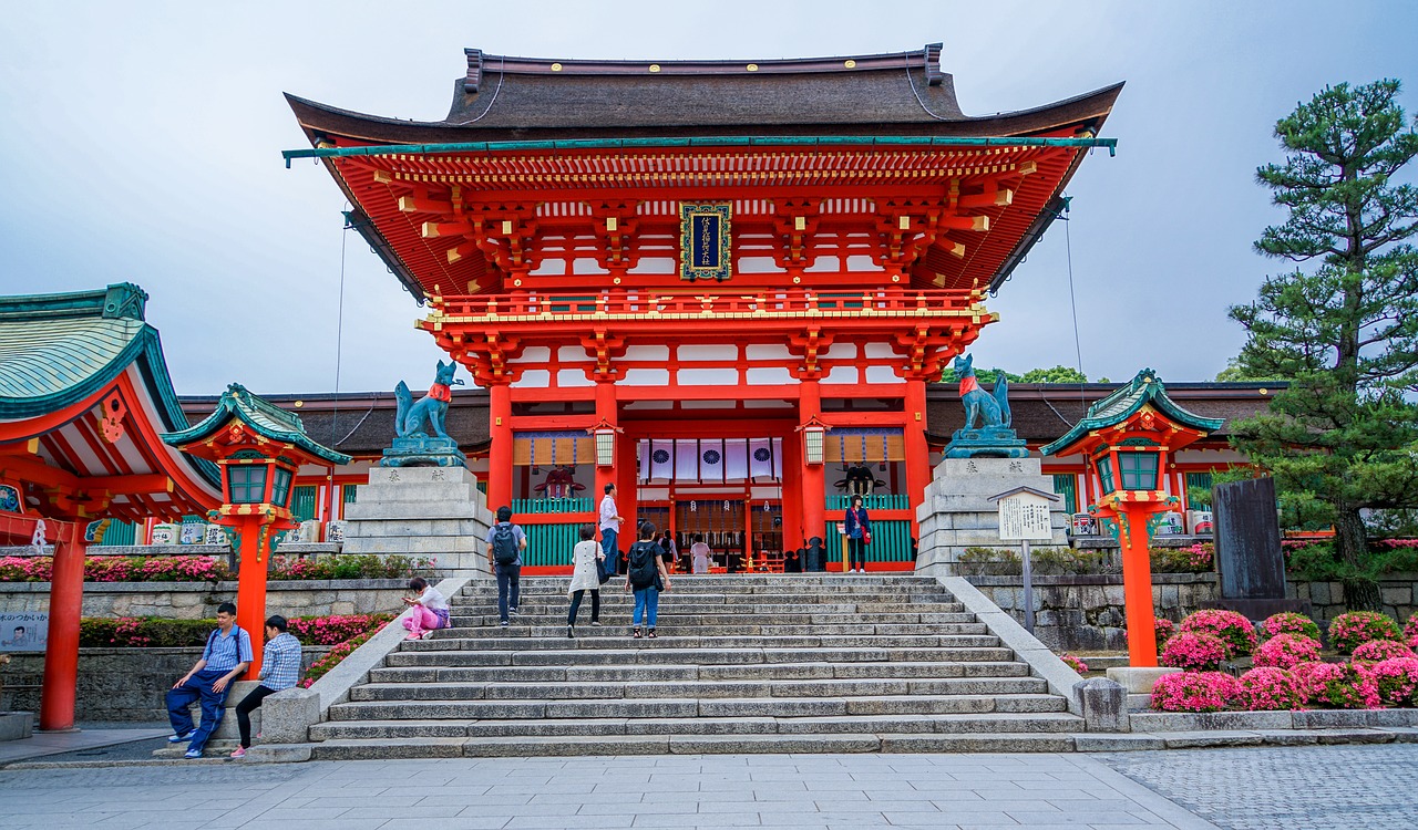 fushimi inari-taisha shrine, kyoto, jepang