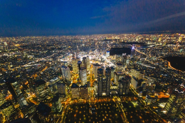 Pemandangan malam kota Tokyo.
