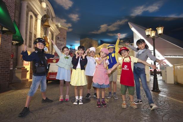 Lebih dari 100 pekerjaan dan pelayanan yang dapat dilakukan di Kidzania (Jepang).
