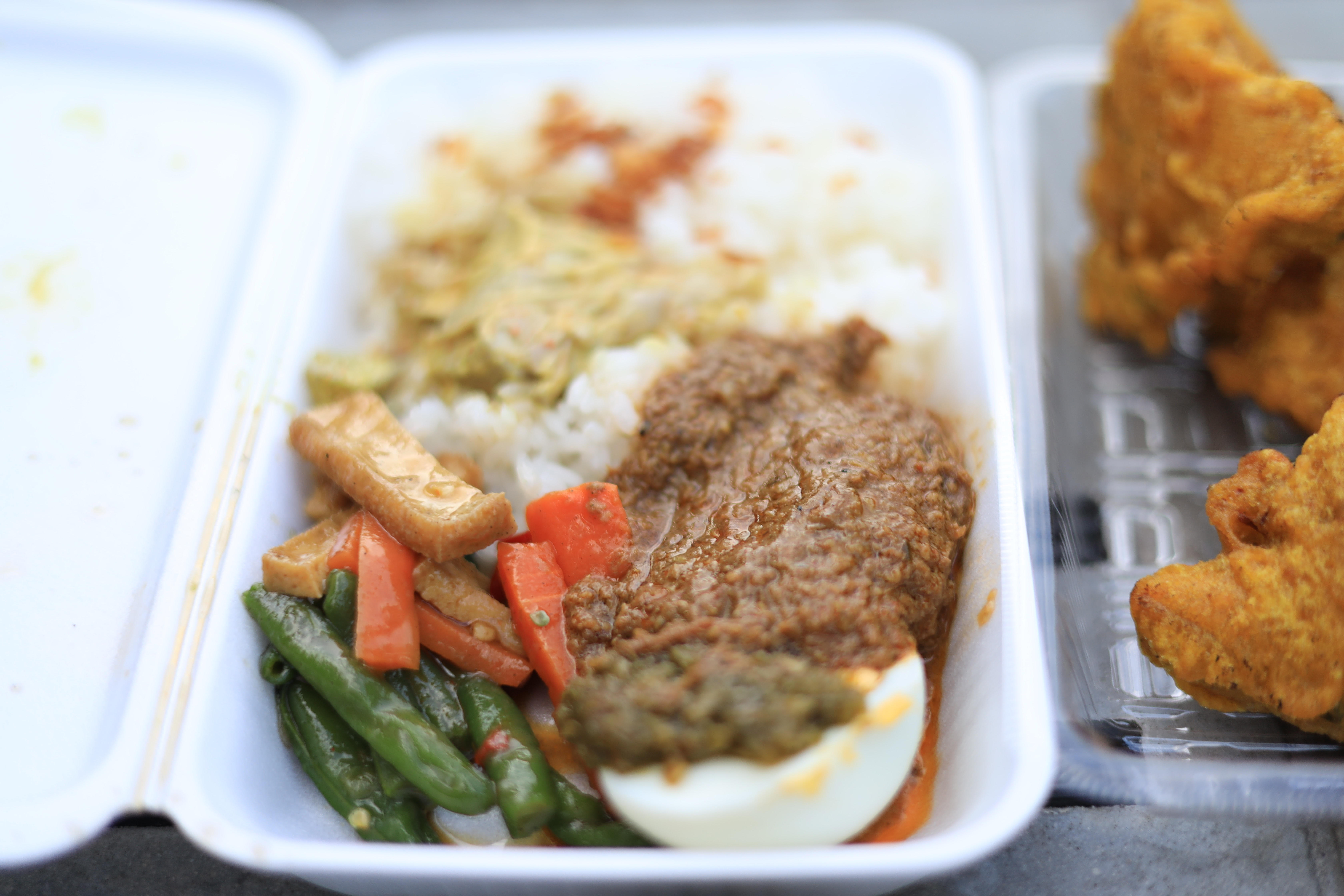 Nasi padang di Festival Persahabatan Indonesia Jepang 2023.