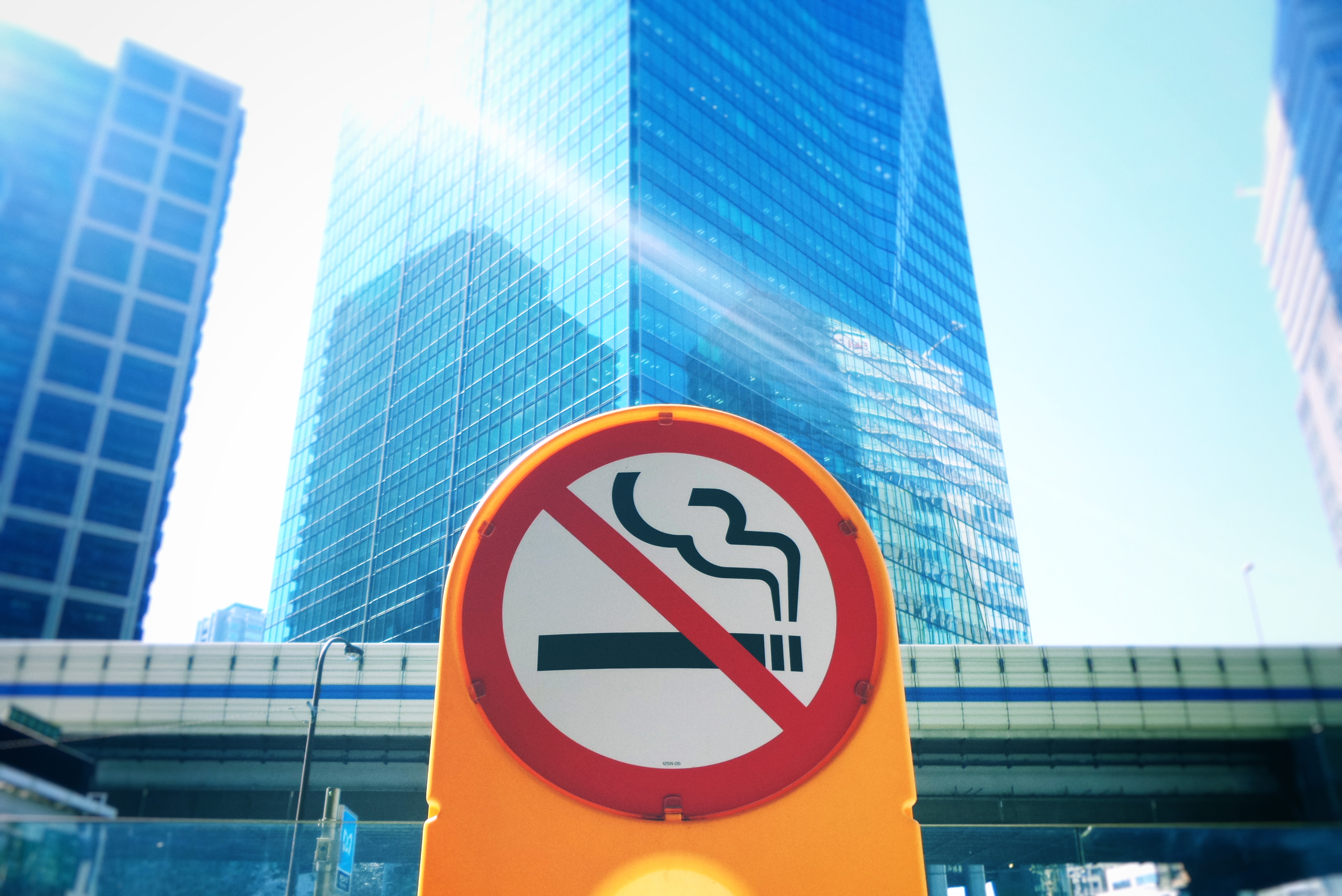 Ilustrasi. Aturan merokok di tempat umum di Jepang.