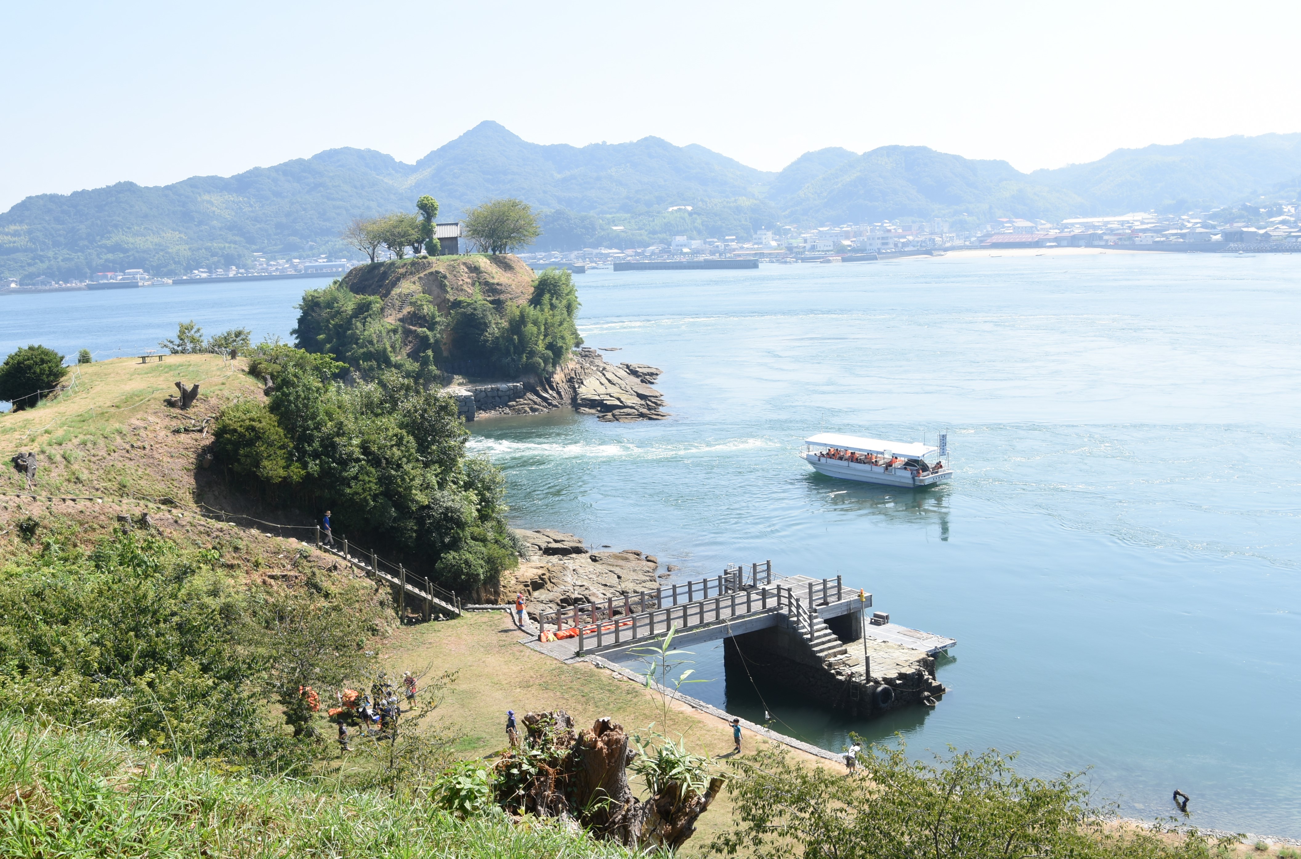 Setelah menginjakkan kaki di Pulau Noshima, kamu bisa merasakan sejarah para bajak laut dan reruntuhan Kastil Noshima.