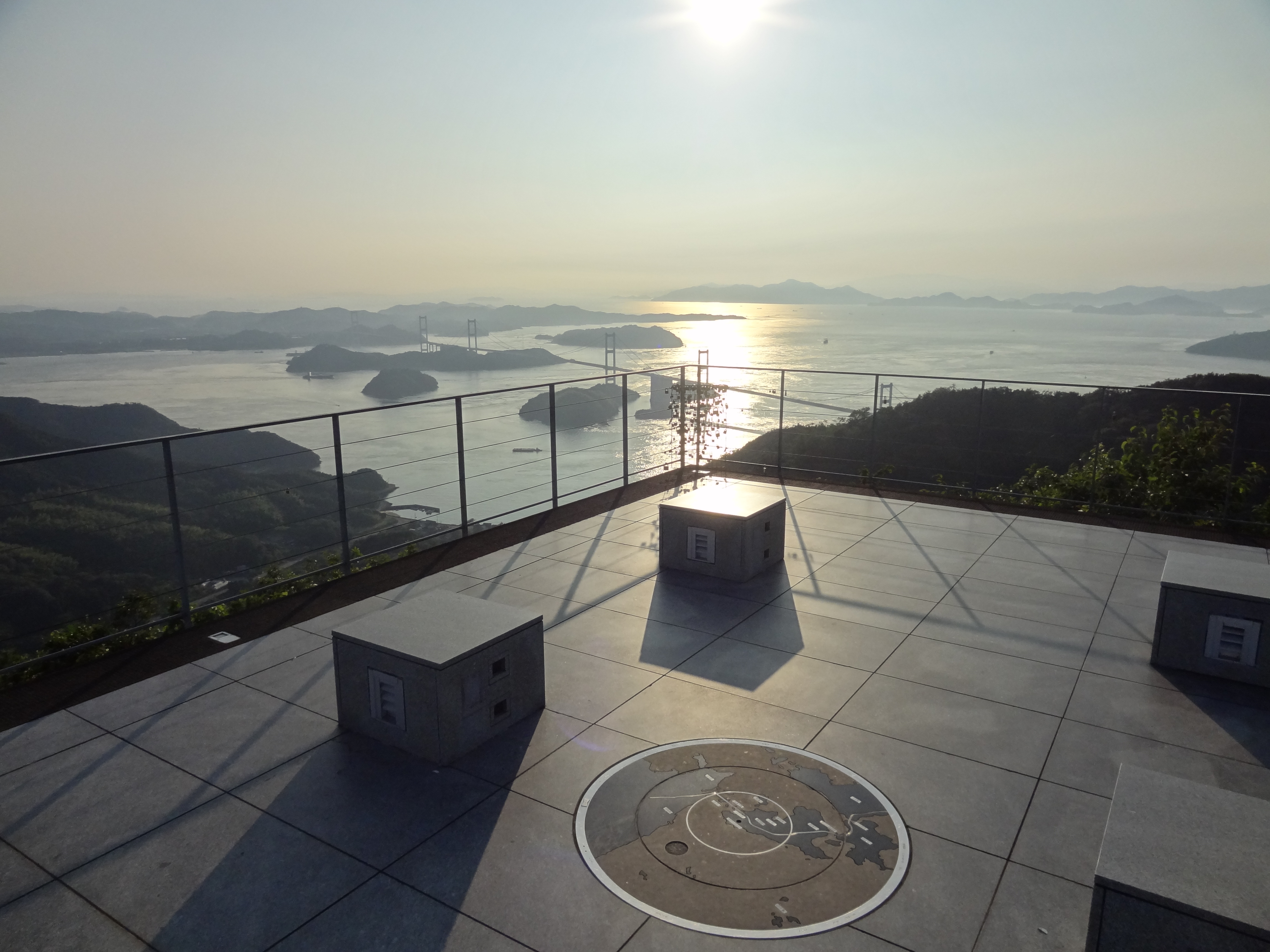 Menikmati pesona pulau biru dari dek observasi terbaik - Taman Observasi Kirosan