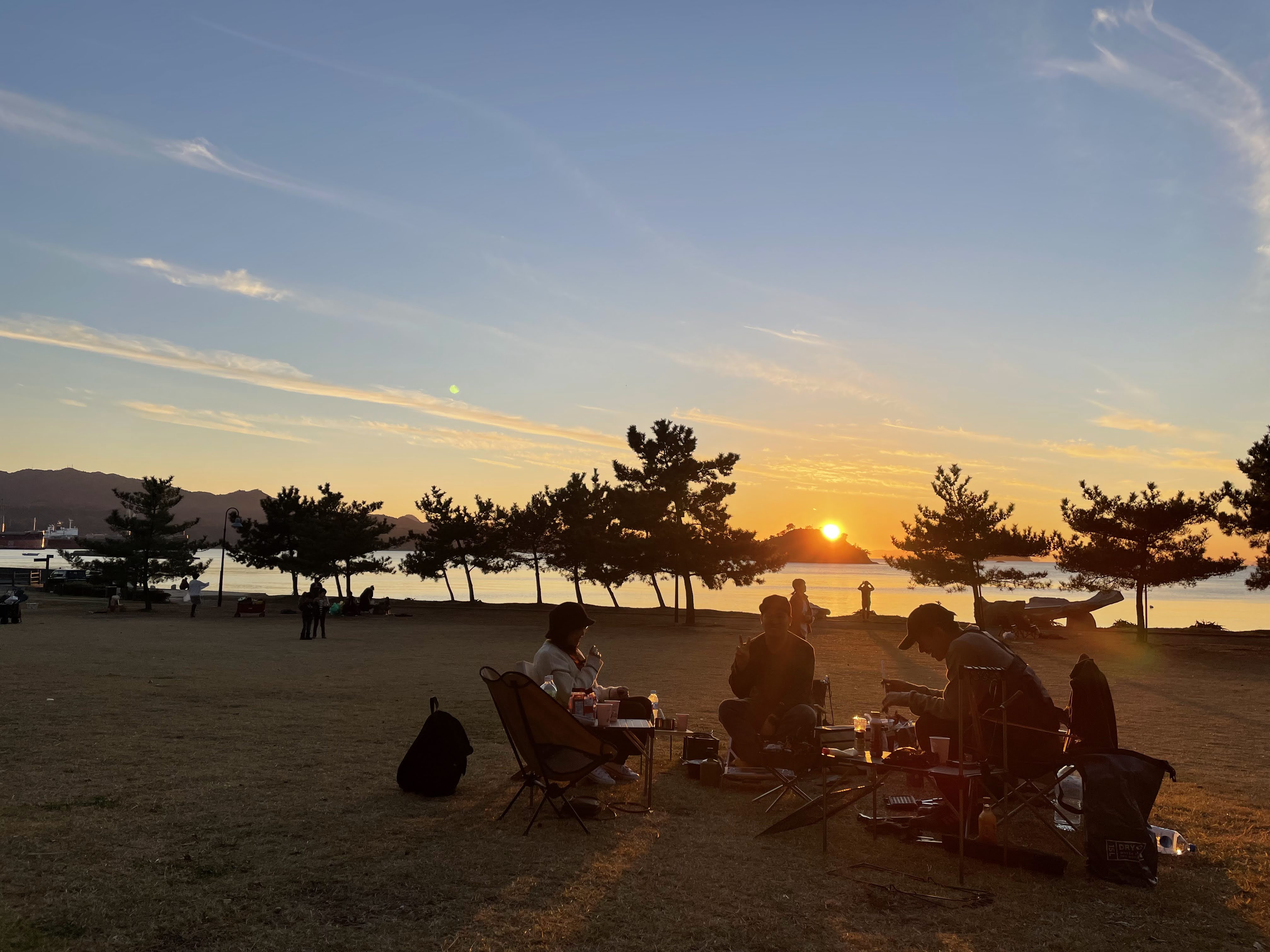 Para Penggemar Camping Berkumpul di Taman Ini -  Kamoike Kaigan