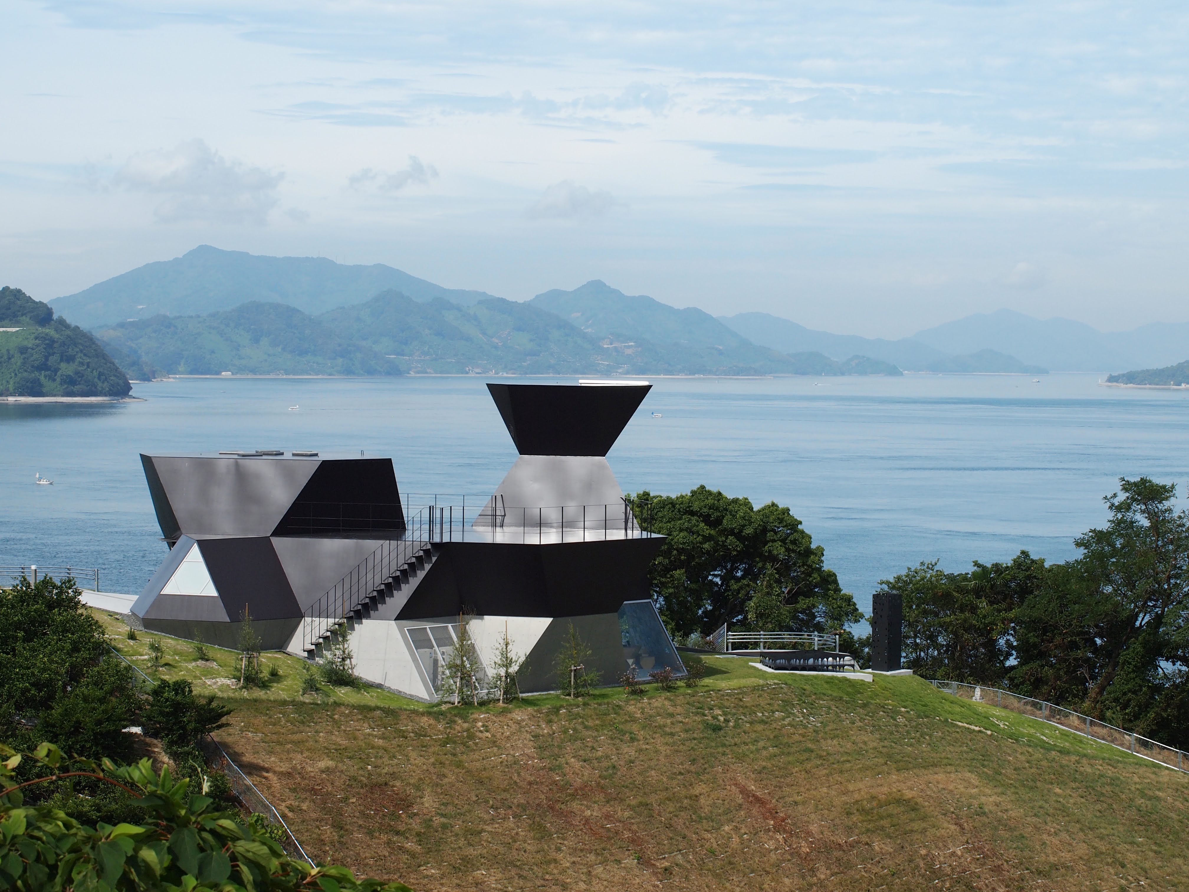 Museum yang Terbentuk dari Perpaduan Pemandangan dan Arsitektur - Museum Arsitektur Toyo Ito