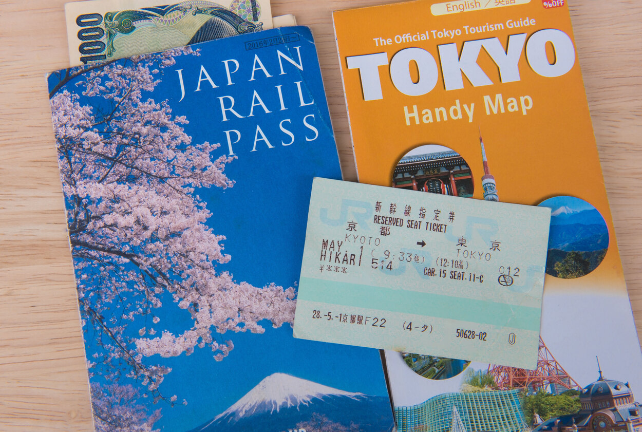 Tiket JR Tiket Kereta Jepang, Tokyo, Jepang. 1 MEI 2016. Waktu nyaman kereta berkecepatan tinggi shinkansen Jepang yang populer.