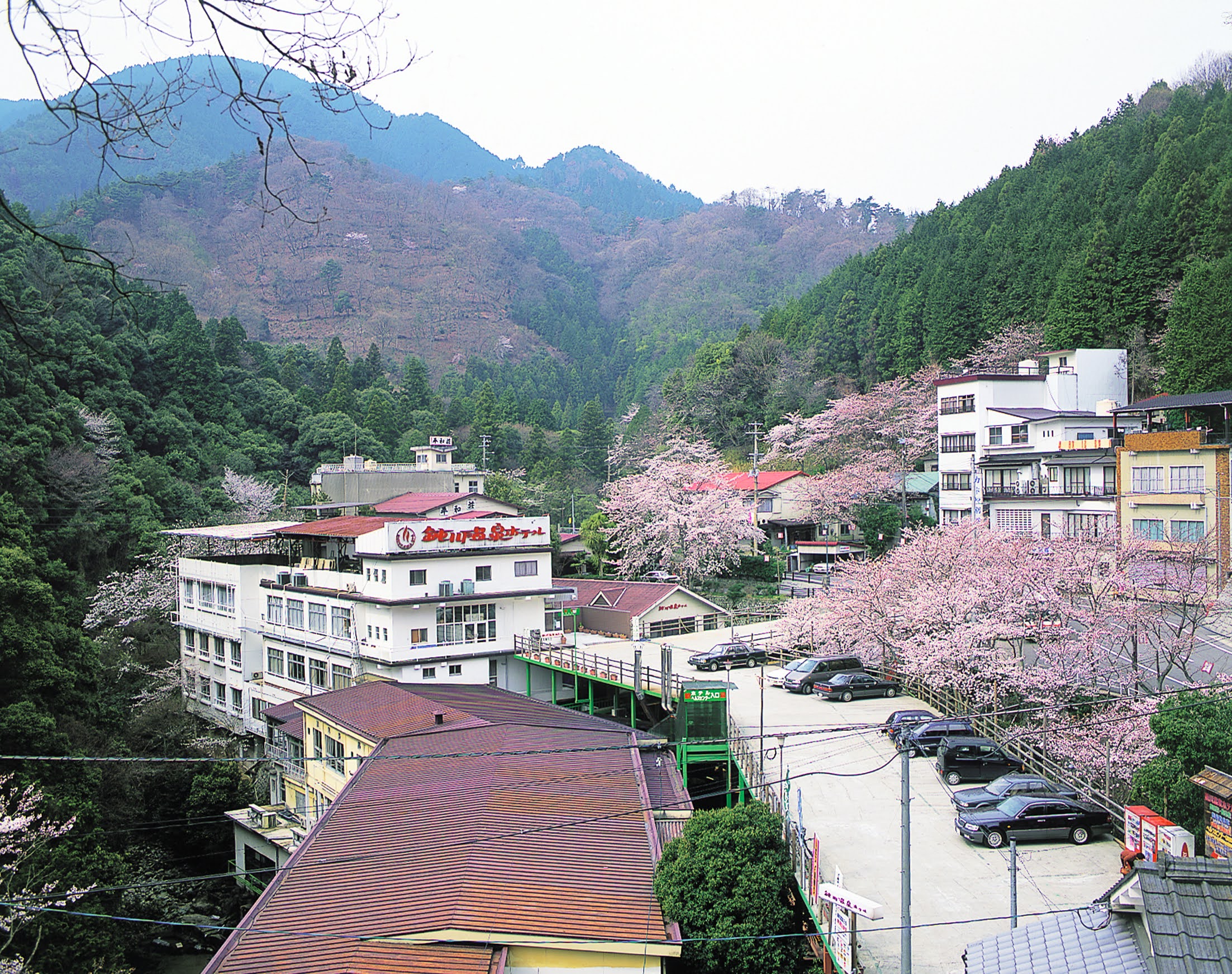 Nibukawa Onsen terletak di Tamagawa-cho, Imabari-shi, Ehime, Jepang.